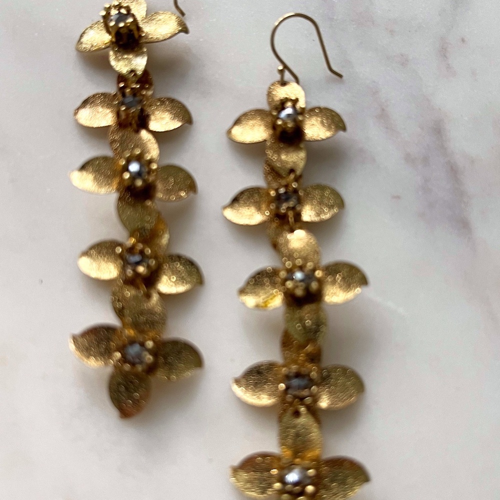 Golden flower drop earrings